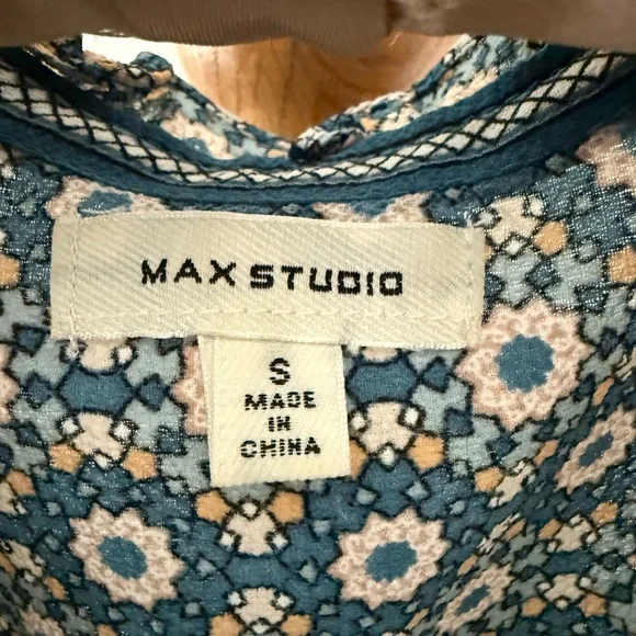 Max Studio Long Sleeve Floral Dress in Blue and White - Picture 4 of 5